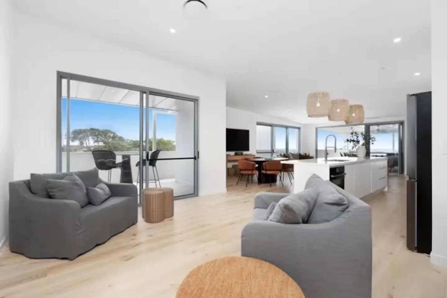 Lavish Ocean View Penthouse Near The Beach Coolum Beach