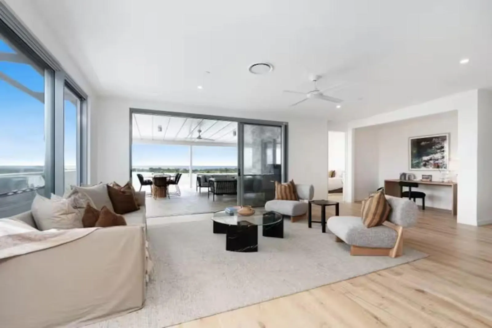 Lavish Ocean View Penthouse Near The Beach Coolum Beach